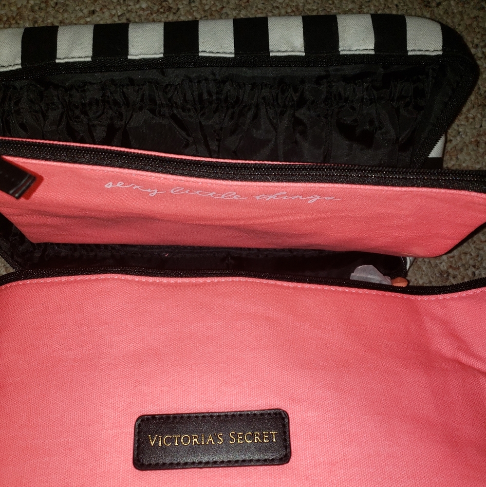 Victoria Secret bra/panty travel bag - Picture 2 of 10